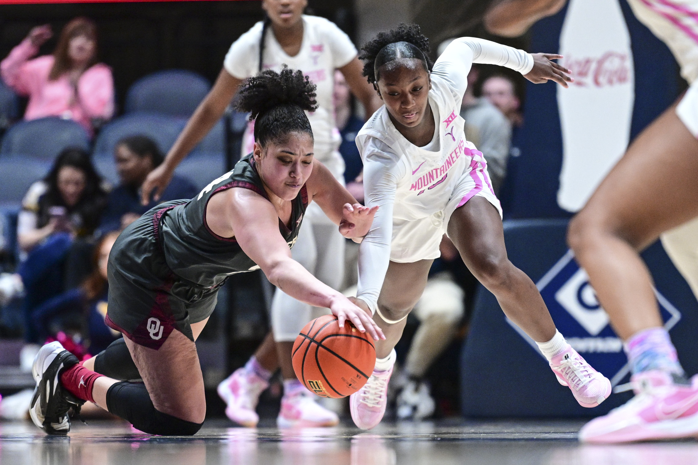 No. 24 WVU takes down No. 23 Oklahoma to keep pace for Big 12 title
